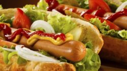 Bánh Mì Kẹp Xúc Xích